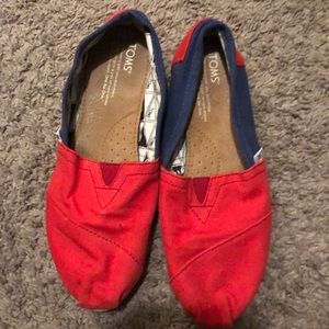 Red and Blue Toms